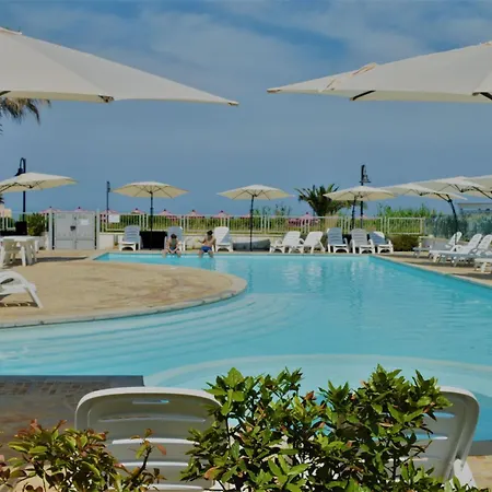 Roseto, Pool, Seaview, Abruzzo Apartment