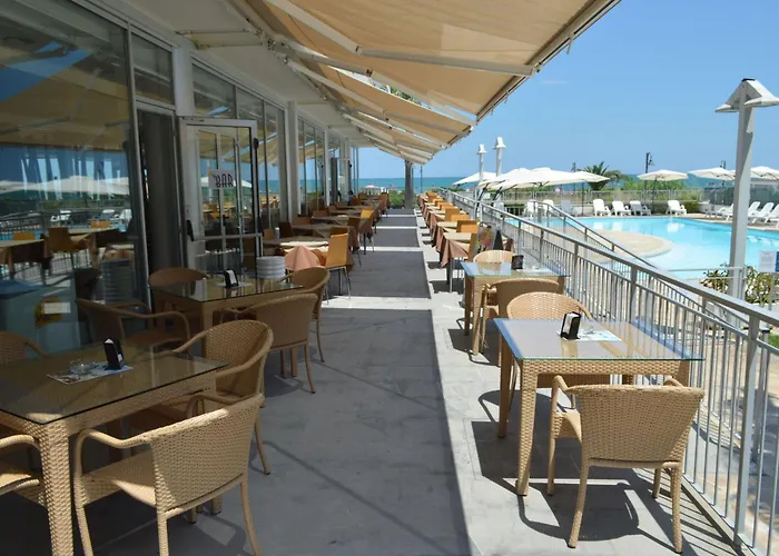 Roseto, Pool, Seaview, Abruzzo Appartement