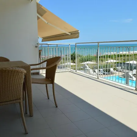 Roseto, Pool, Seaview, Abruzzo Apartment *