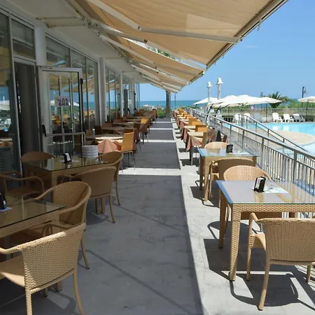 Roseto, Pool, Seaview, Abruzzo Appartement